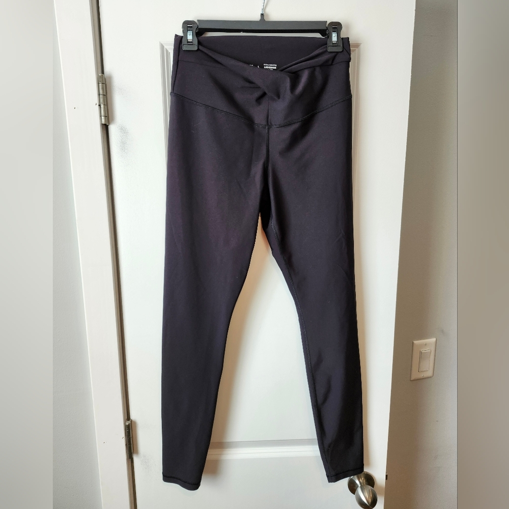 Old Navy 2 Pairs Of Powersoft Extra High Rise Leggings Black & Purple Size Large